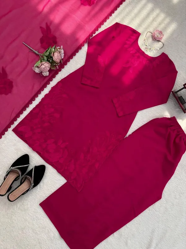 Magenta_Silk_Suit_Set_For_Women