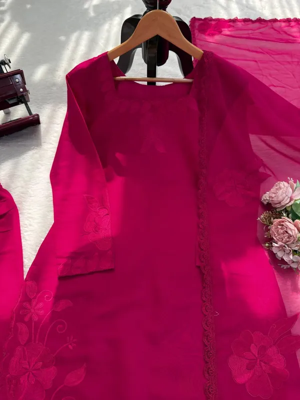 Magenta_Silk_Suit_Set_For_Women
