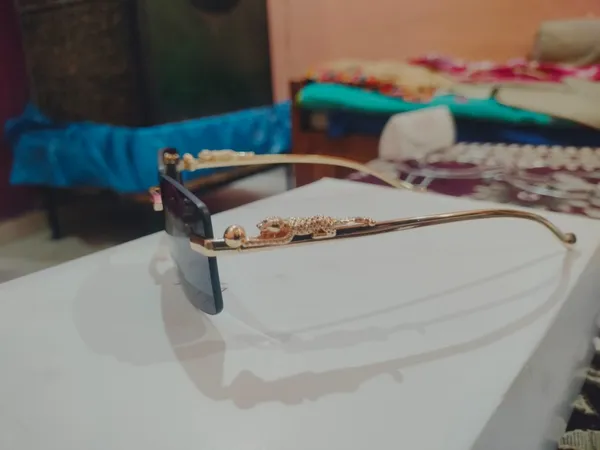 Black_Rectangular_Sunglasses_for_Women