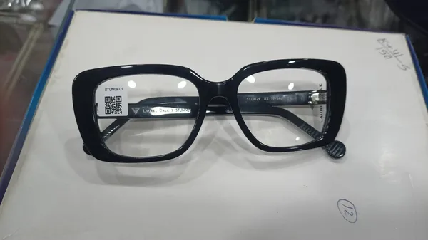 Black_Rectangular_Eyeglasses_for_Women