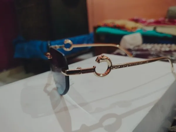 Rose_Gold_Metal_Rimless_Sunglasses_for_Women