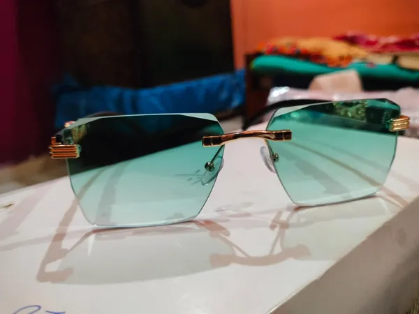 Green_Tinted_Rimless_Sunglasses_for_Adults