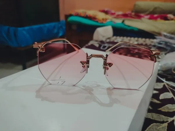 Pink_Tinted_Rimless_Sunglasses_for_Women