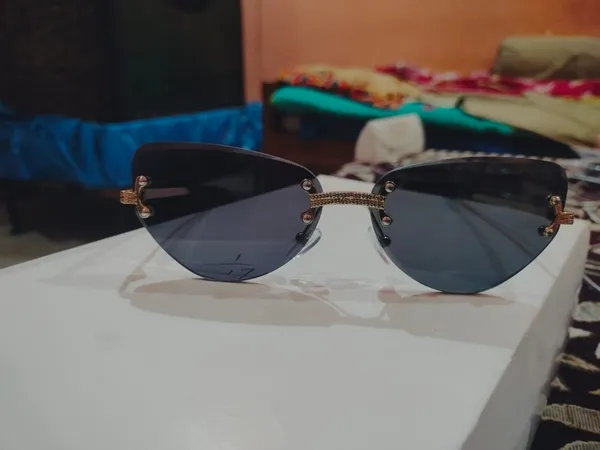 Gold_Metal_Cat_Eye_Sunglasses_for_Women