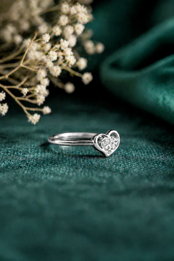 Silver_Heart_Motif_Crystal_Cluster_Ring_For_Women