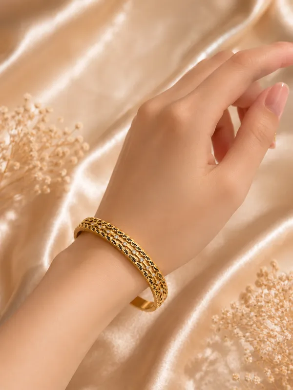 Gold_Plated_Textured_Dual_Bangle_Set