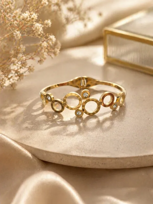 Gold_Tone_Circle_Link_Bracelet_With_Crystal_Accents