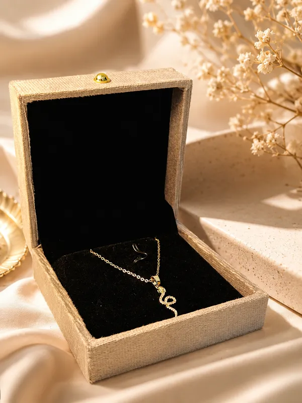 Gold_Plated_Snake_Design_Pendant_Necklace_For_Women