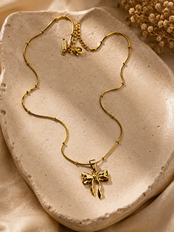 Luxury_Bow_style_chain_and_pendant_set_for_girls_and_women