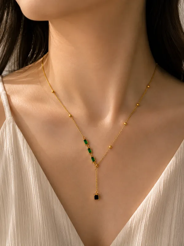 Luxury_Green_Emerald_Style_Drop_Chain_Pendant_For_Women_And_Girls