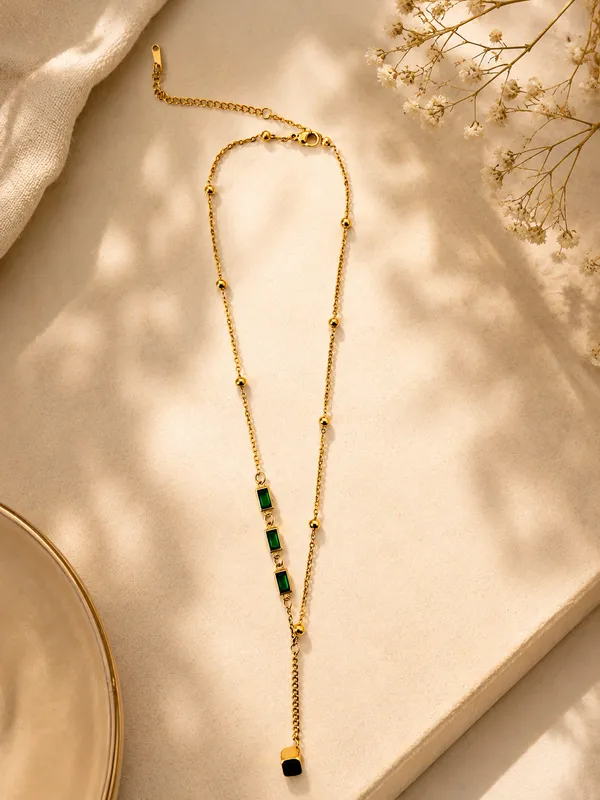 Luxury_Green_Emerald_Style_Drop_Chain_Pendant_For_Women_And_Girls