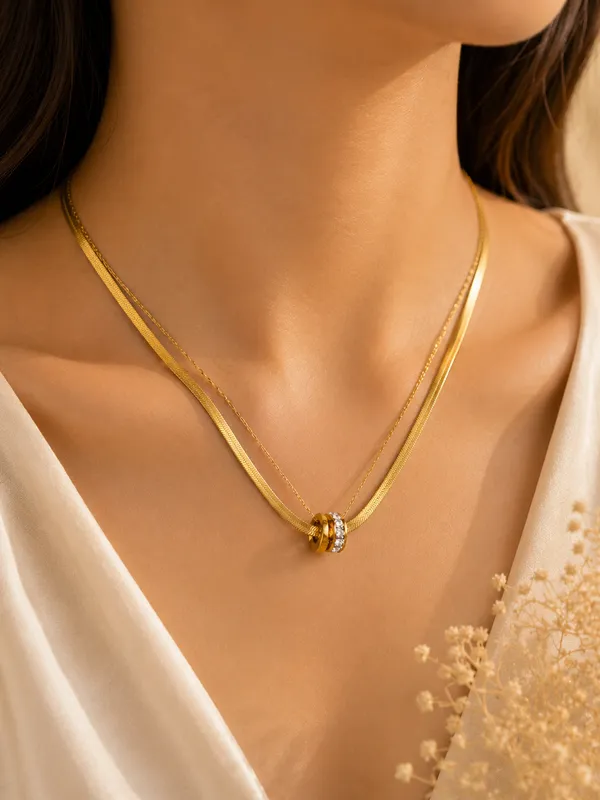 Minimalist_Gold_Layered_Necklace,_Herringbone_Chain_With_Rhinestone_Charm,_Trendy_Women'S_Jewellery