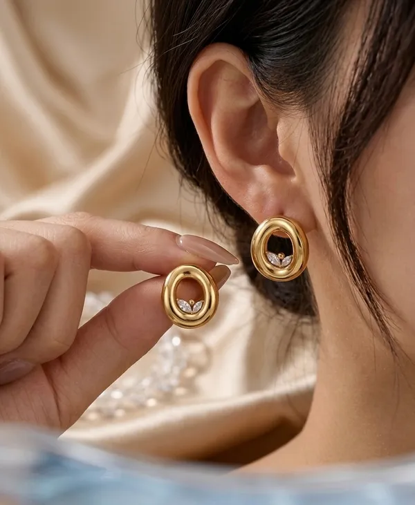 Gold_Tone_Oval_Stud_Earrings_With_Crystal_Accent