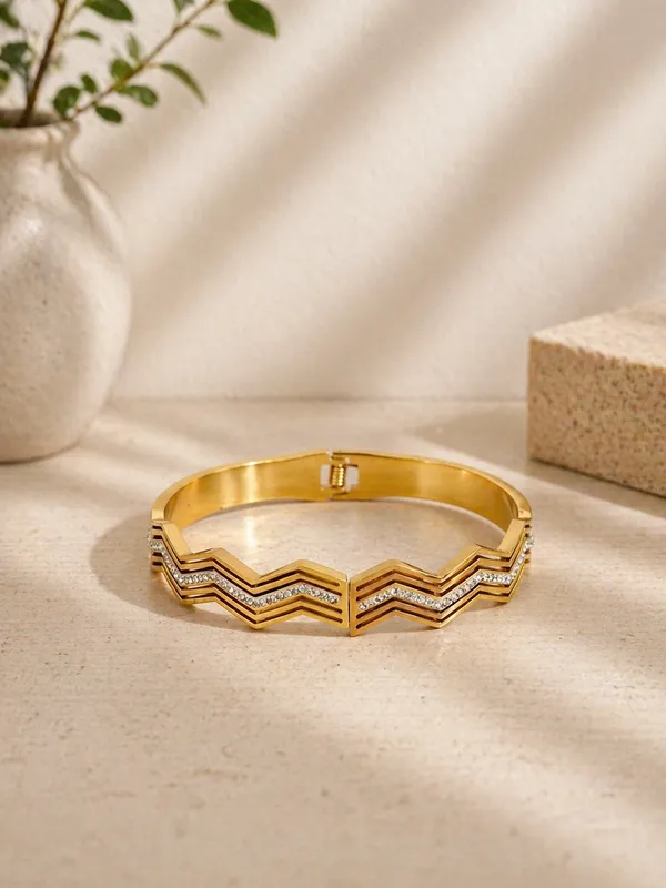 Gold_Tone_Zigzag_Crystal_Embellished_Bangle_Bracelet