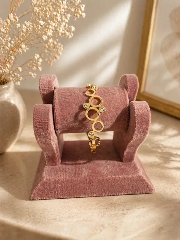 Gold_Tone_Circle_Link_Bracelet_With_Crystal_Accents