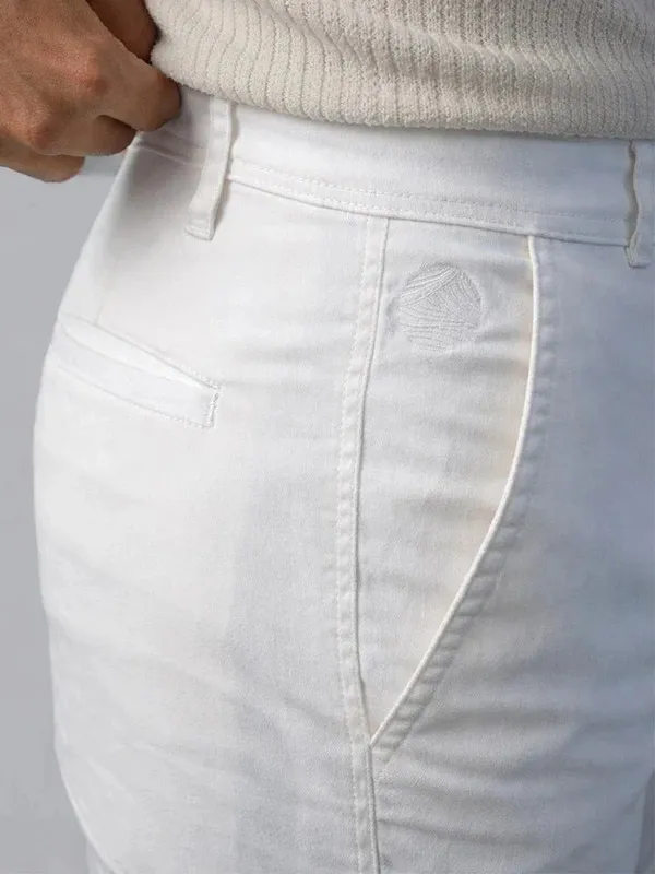 White_Cotton_Relaxed_Fit_Casual_Shorts_For_Men