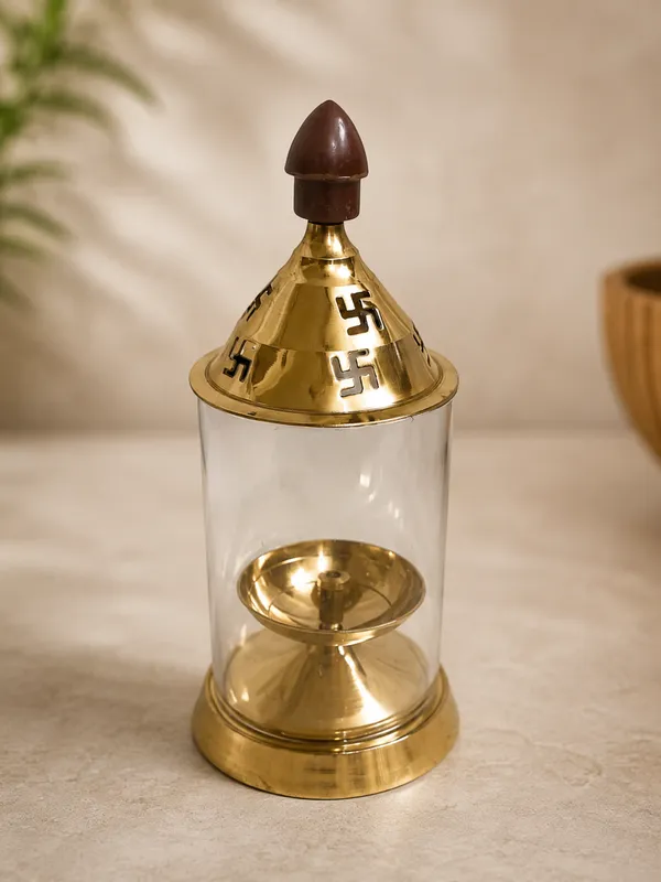 Brass_Traditional_Temple_Oil_Lamp_With_Glass_Chimney
