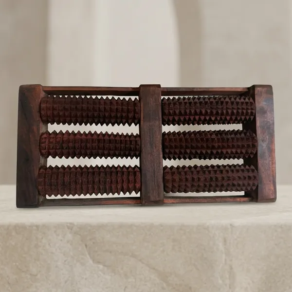 Wood_Foot_Roller_Massager_For_Reflexology_Therapy