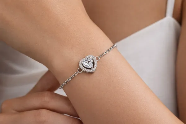Silver_Sterling_Sleek_Heart_Bracelet_For_Women