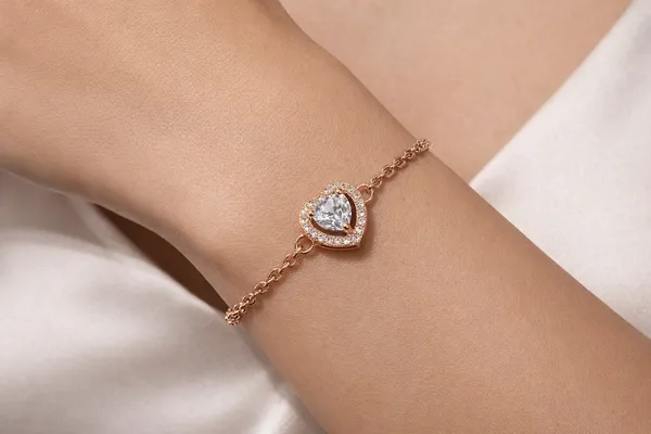 Rose_Gold_Sterling_Sleek_Heart_Bracelet_For_Women