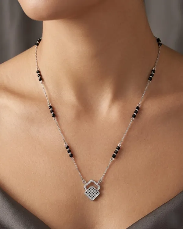 NAYU_925_Silver_Sparkling_Stone_Mangalsutra