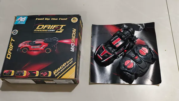 Black_Die-Cast_Die_Cast_Remote_Control_Smoke_Toy_Car_For_Children