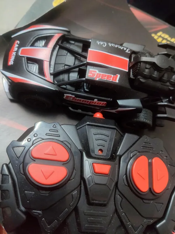 Black_Die-Cast_Die_Cast_Remote_Control_Smoke_Toy_Car_For_Children