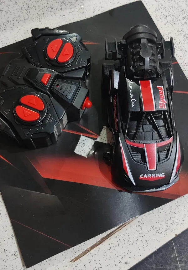 Black_Die-Cast_Die_Cast_Remote_Control_Smoke_Toy_Car_For_Children