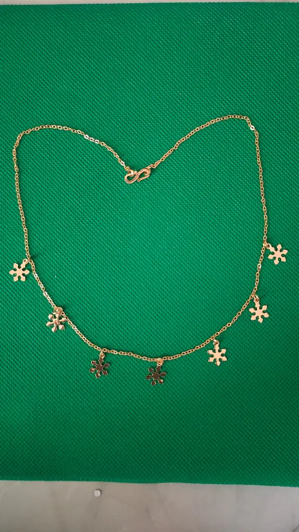 Gold_Tone_Floral_Charm_Necklace_for_Women