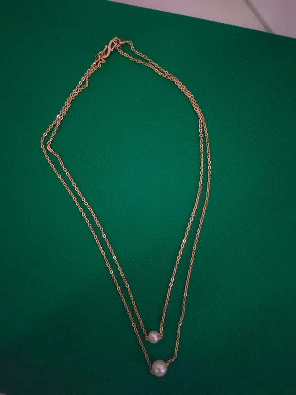 Gold_Tone_Layered_Chain_Necklace_With_Pearl_Accents