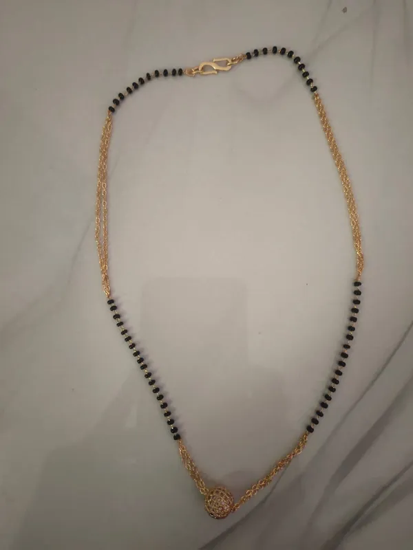 Gold_and_Black_Beaded_Mangalsutra_Chain_Necklace_for_Women