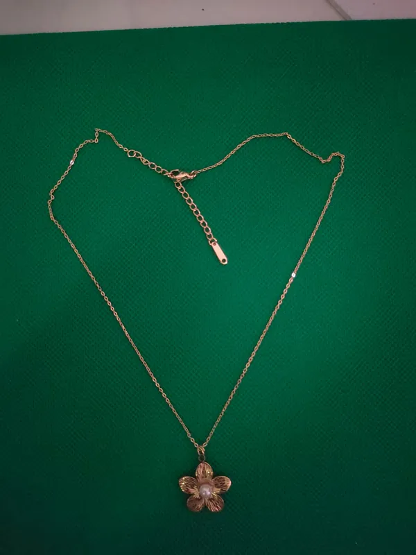 Gold_Tone_Floral_Pendant_Necklace_for_Women