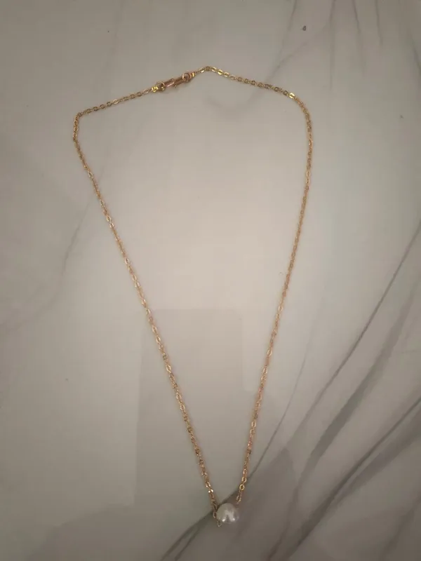 Gold_Tone_Chain_Necklace_With_Pearl_Pendant