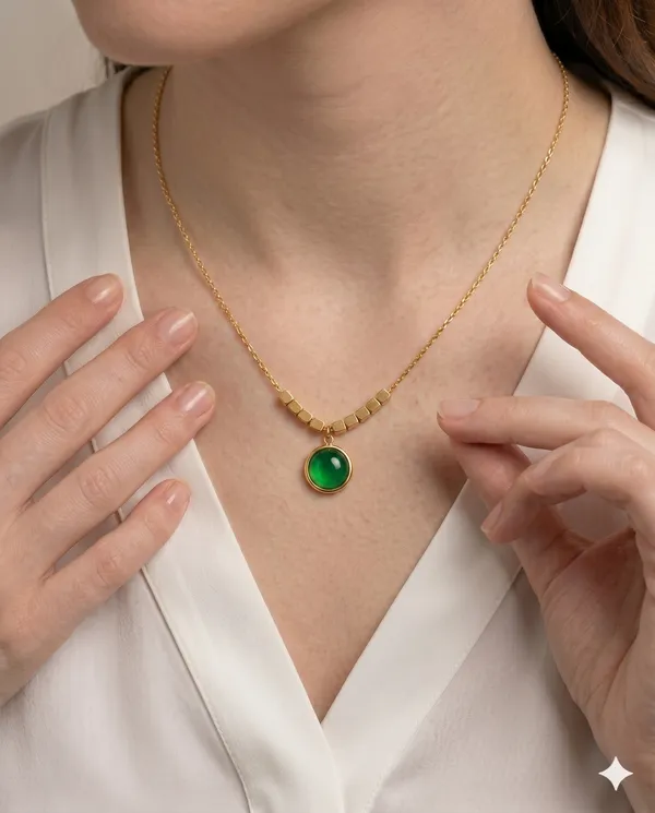 Gold_Finished_Green_Circle_Pendant_Minimalist_Snake_Necklace