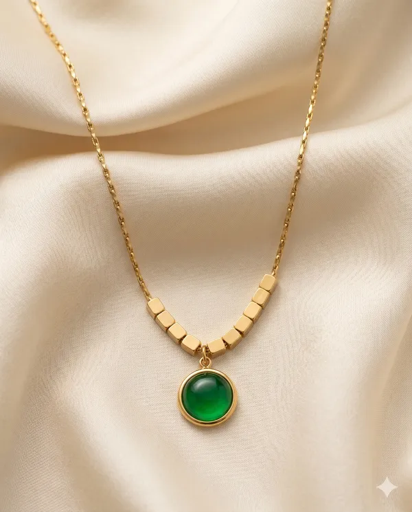 Gold_Finished_Green_Circle_Pendant_Minimalist_Snake_Necklace