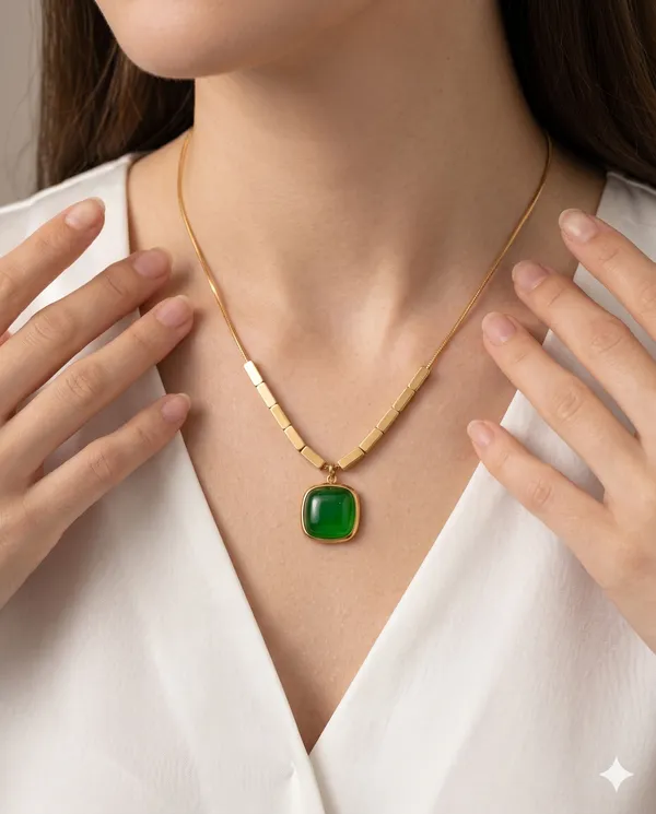 Gold_Finished_Green_Square_Pendant_Minimalist_Snake_Necklace
