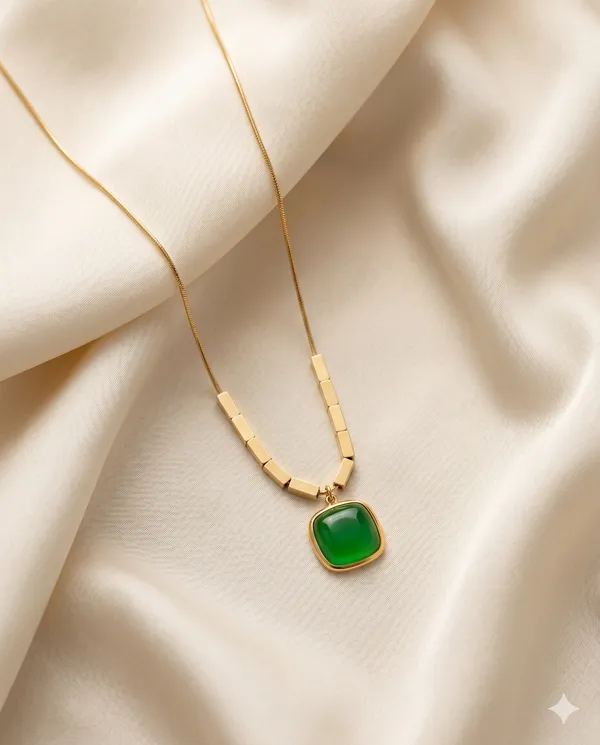 Gold_Finished_Green_Square_Pendant_Minimalist_Snake_Necklace