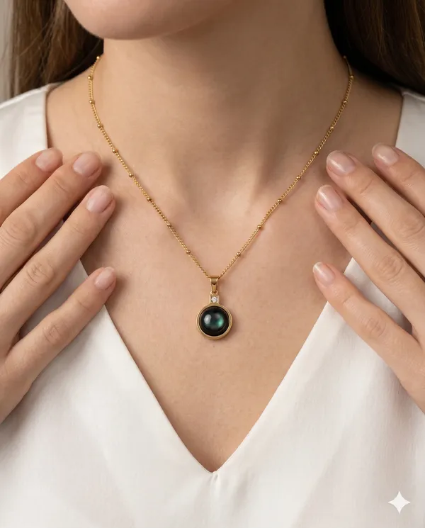 Gold_Finished_Onyx_Beaded_Minimalist_Pendant_Necklace