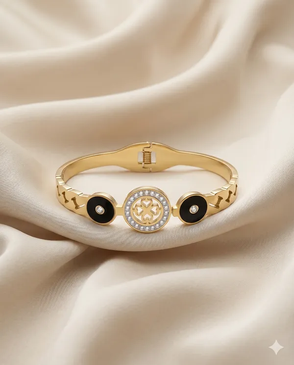 Gold_Polished_Heart_Pave_Diamond_Bracelet_Fashionable_Ladies