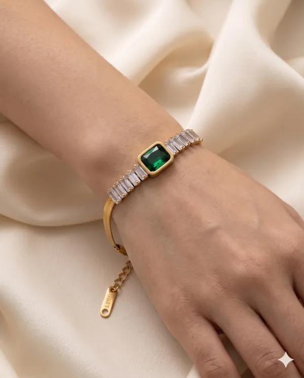 Gold_Polished_Minimalist_Baguette_Emerald_Bracelet