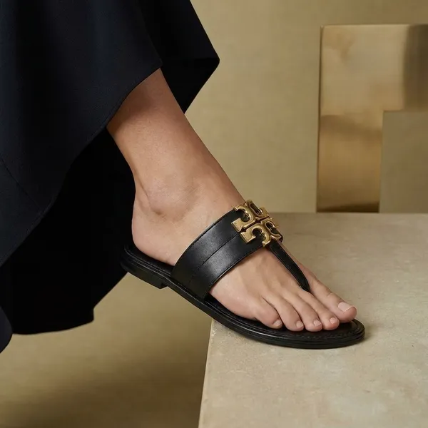 Black_Leather_Gold_Logo_Embellished_Flat_Sandals_For_Women
