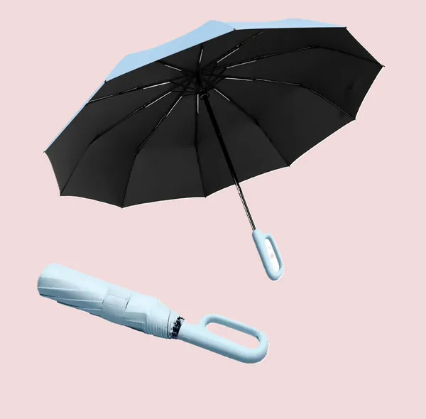 Folding_Umbrella_With_Carabiner_Handle