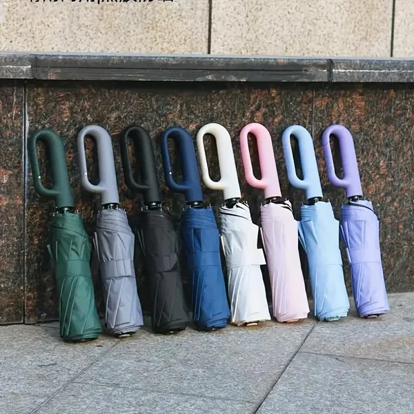 Folding_Umbrella_With_Carabiner_Handle