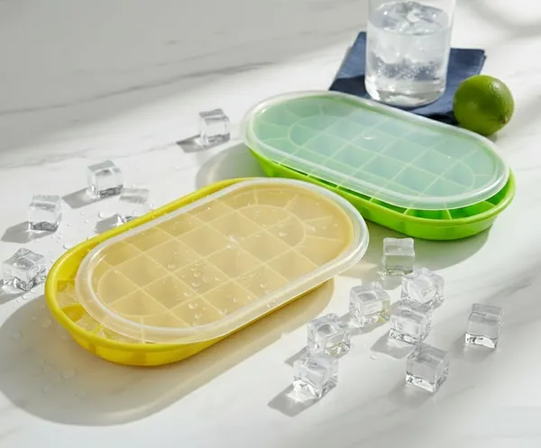 Ice_Cube_Tray_With_Lid