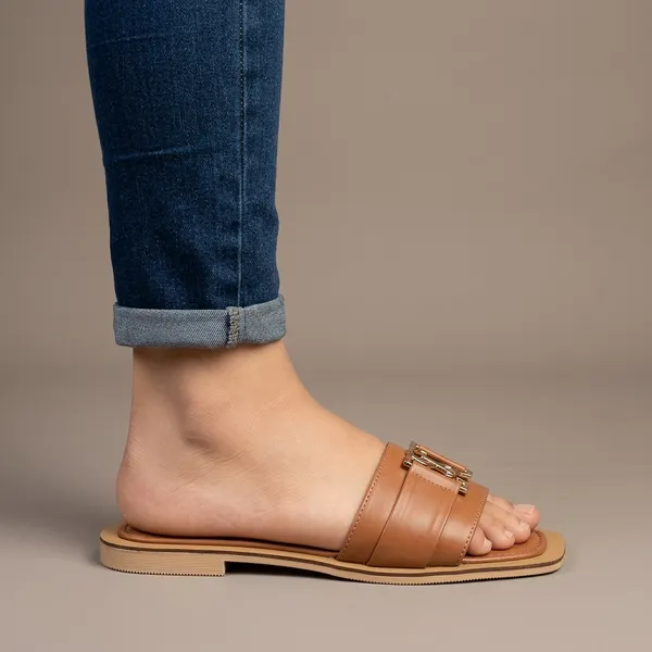 Easy_Wear_Gold_Accent_Slides_For_Women