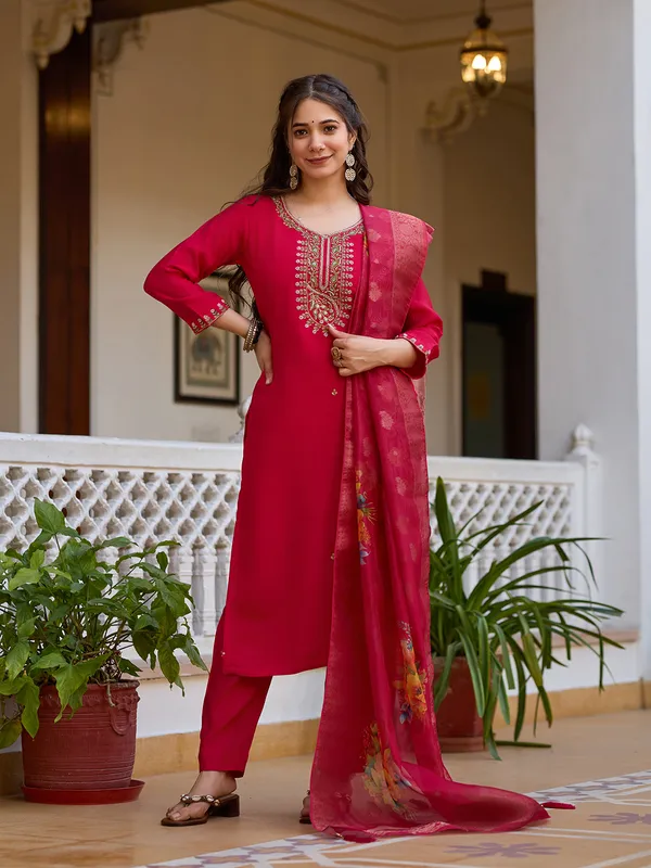 Neeva_store_Viscose_Red_Color_Kurta_Suit_Set
