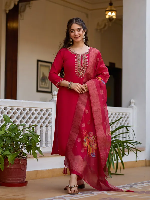 Neeva_store_Viscose_Red_Color_Kurta_Suit_Set