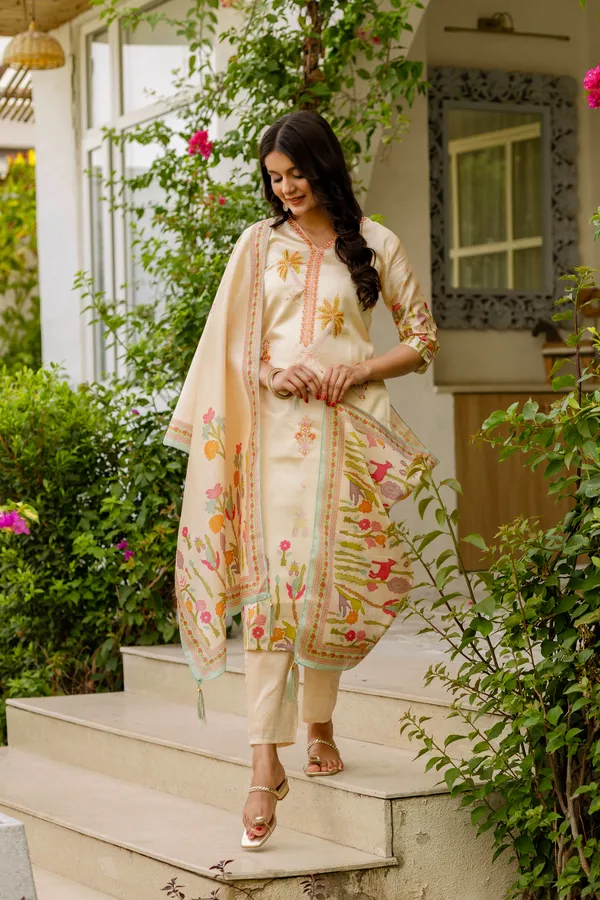 Neeva_store_Viscose_Off_white_Color_Kurta_Suit_Set