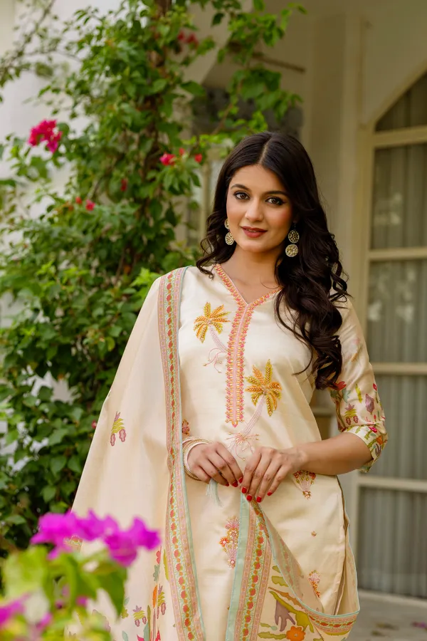 Neeva_store_Viscose_Off_white_Color_Kurta_Suit_Set