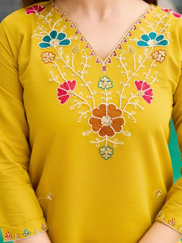 Neeva_store_Viscose_Yellow_Color_Kurta_Suit_Set